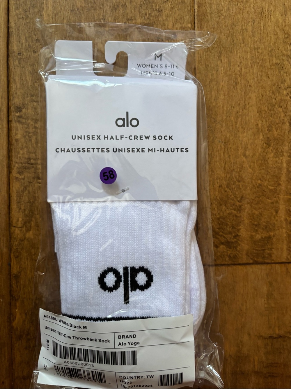 ALO Yoga White Unisex Half-Crew Socks with Black Logo Medium NWT